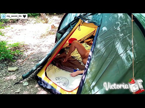 ❤️ Filmed on camera Passionate jerk off Stranger in a tent Porno at us ❌❤